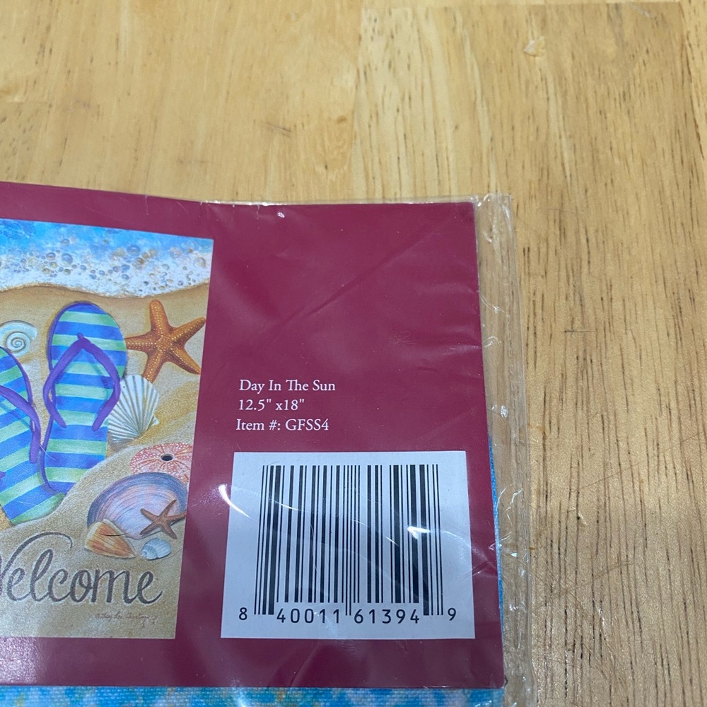 Decorative Garden Flag with Blue Flip Flops and Seashells 12.5 x 18” - Picture 4 of 4
